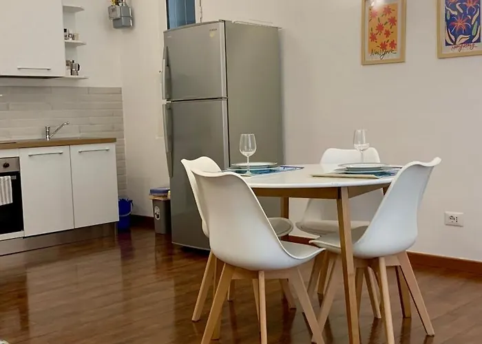 Mary Shelley - Elegant 2 Bedrooms With Balcony